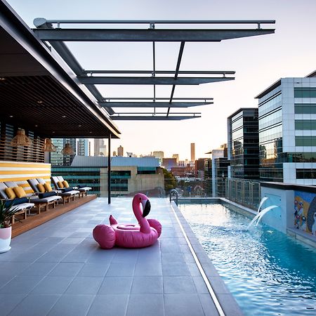 Ovolo The Valley Brisbane Eksteriør billede Rooftop pool at the Hotel