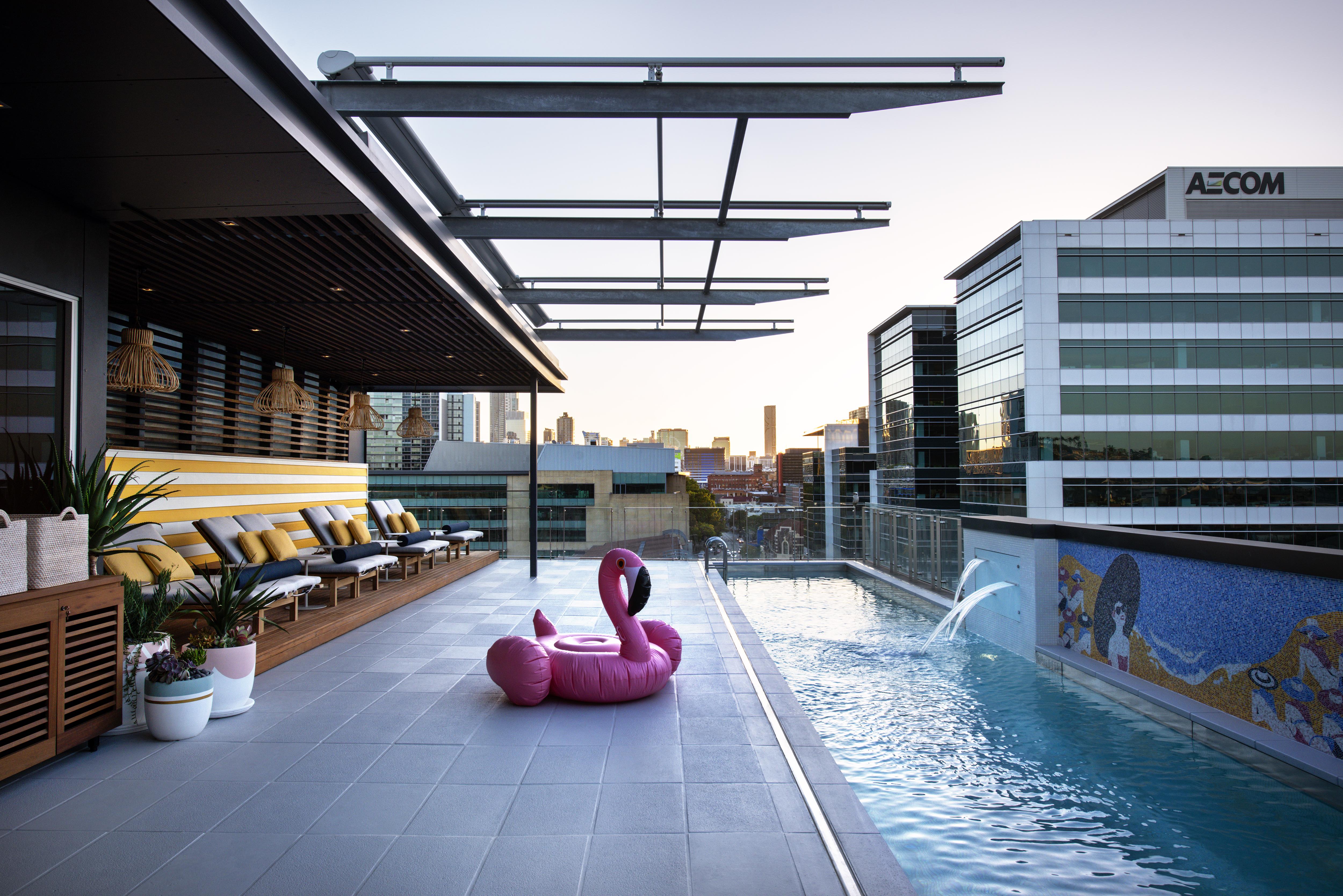 Ovolo The Valley Brisbane Eksteriør billede Rooftop pool at the Hotel
