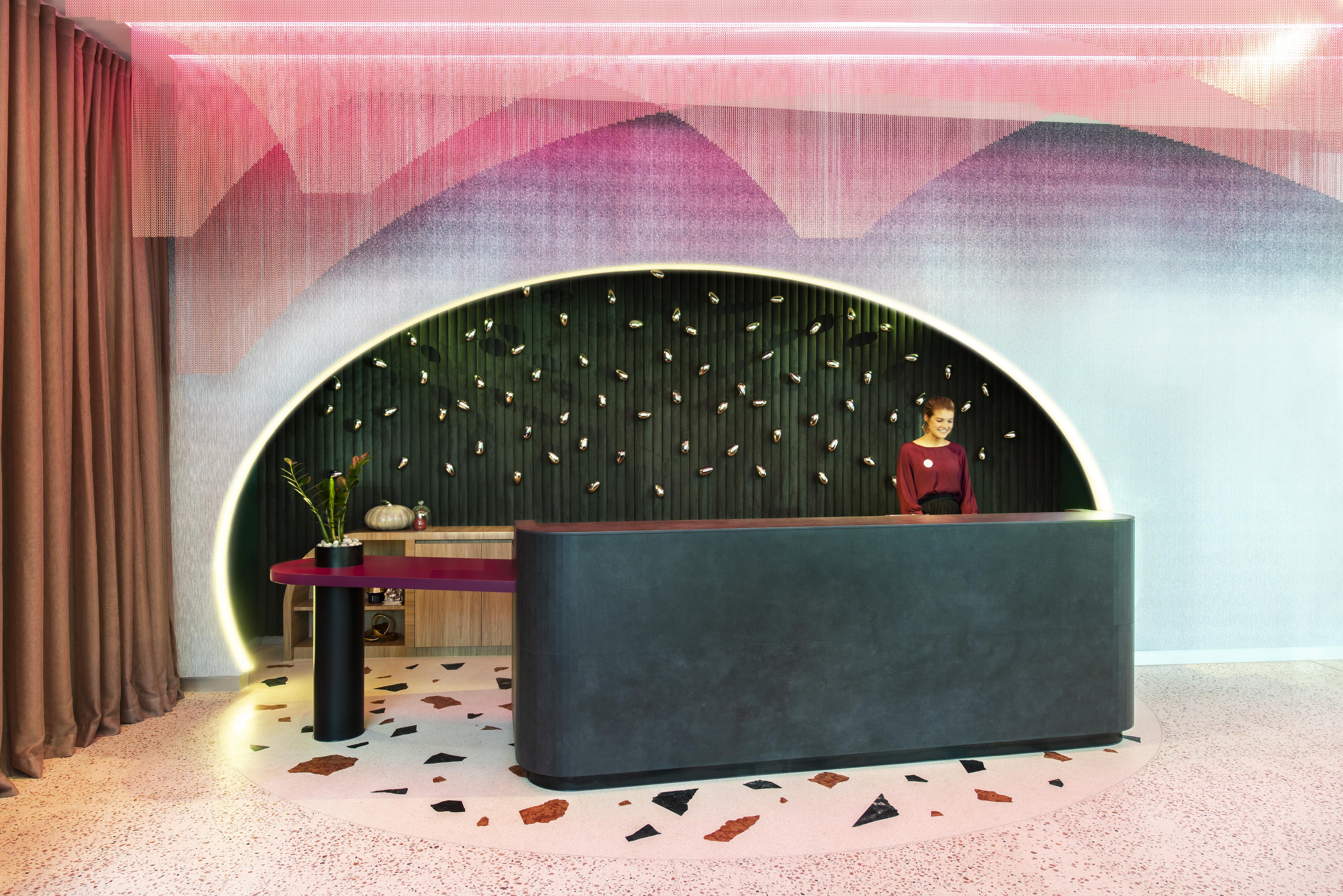 Ovolo The Valley Brisbane Eksteriør billede The reception desk at the hotel