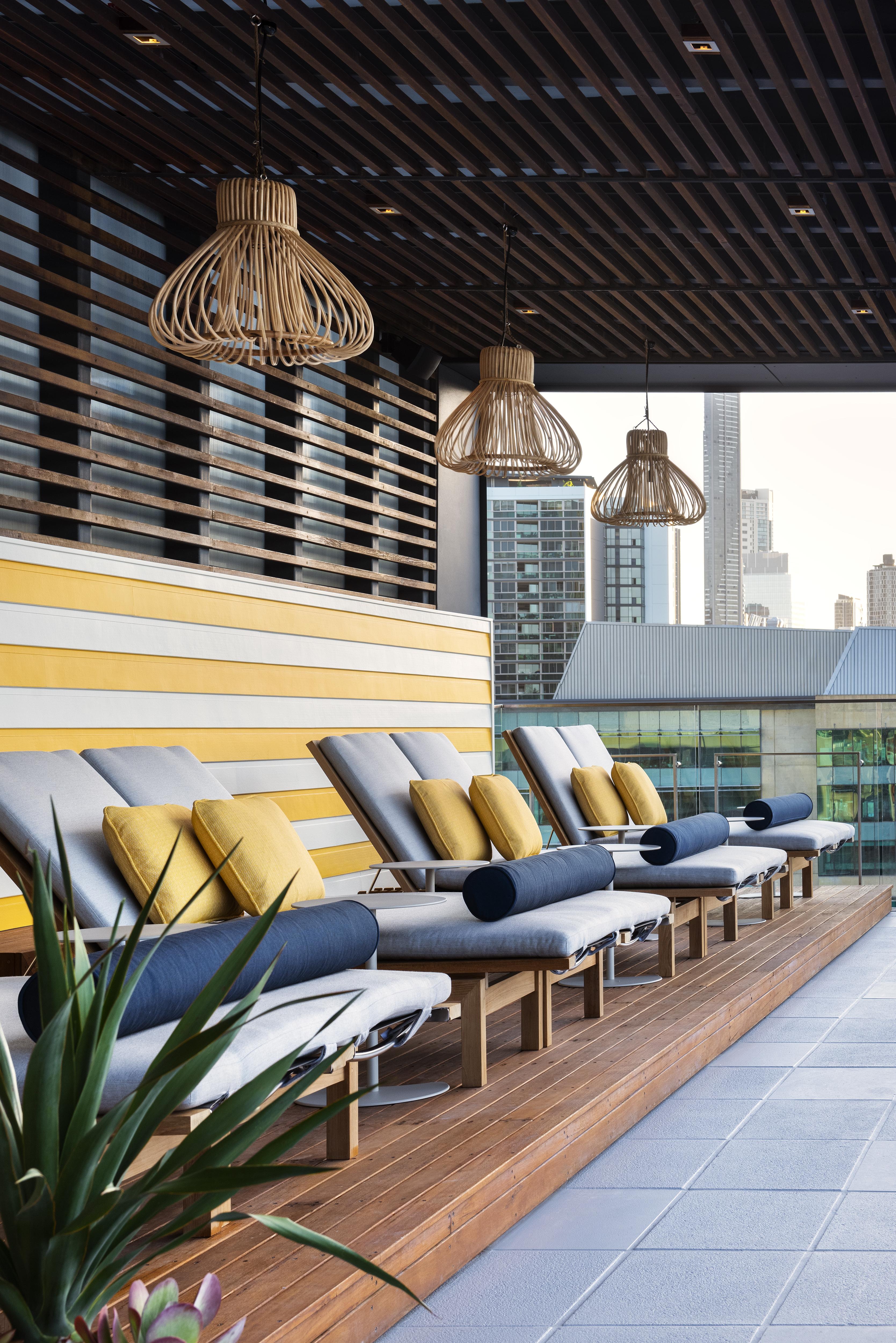 Ovolo The Valley Brisbane Eksteriør billede The rooftop pool at the Hotel Indigo Houston Downtown