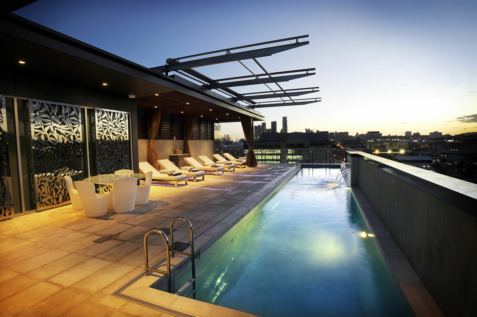 Ovolo The Valley Brisbane Eksteriør billede Rooftop pool at the Mandarin Oriental, Barcelona