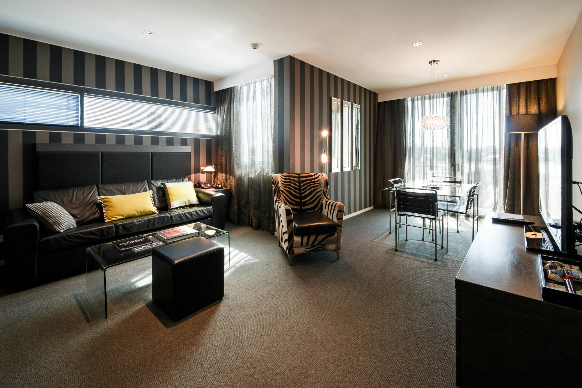 Ovolo The Valley Brisbane Eksteriør billede A suite at the hotel
